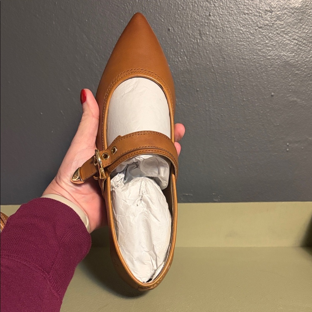 Frye Tan Leather Flats with Buckle 🌟🌟Brand New. With Box🌟 - Picture 4 of 15